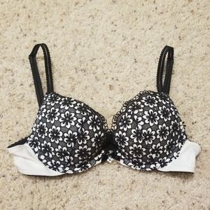 Victoria Secret body by Victoria pushup bra
